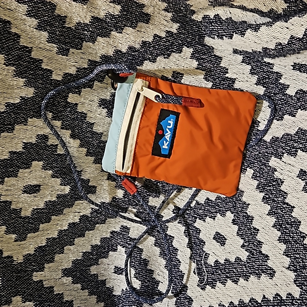 Kavu small crossbody pouch